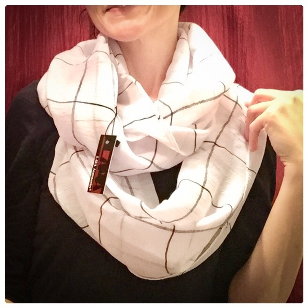 Super Cute Light Infinity Scarf - New!